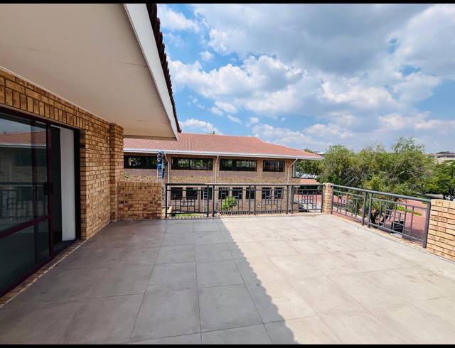 1,460M² OFFICE TO LET IN VORNA VALLEY